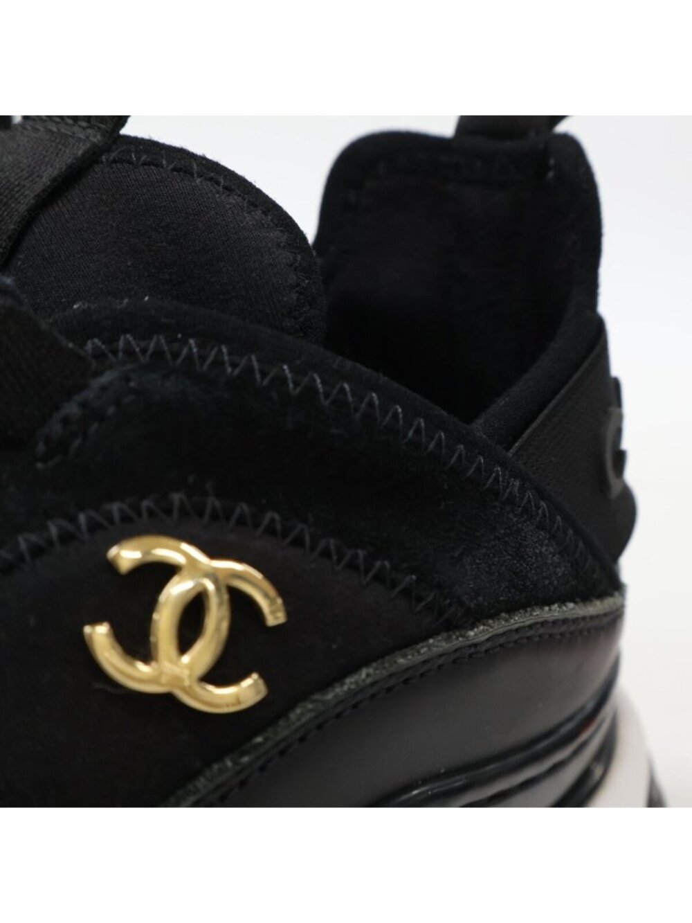 Chanel Velvet Calfskin & Mixed Fiber CC Logo Quilted Embossed Sole Low Cut - Picture 13 of 15